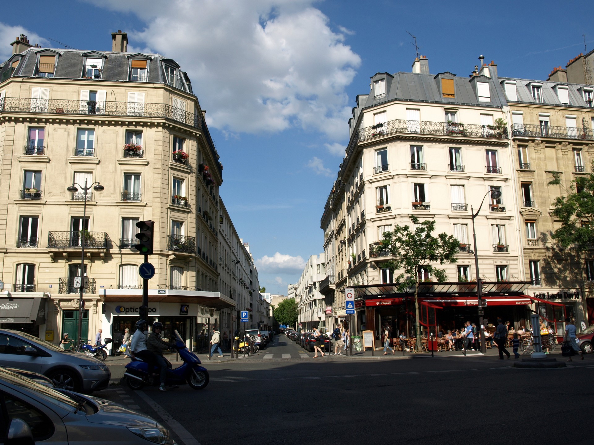 Busy Parisian Streets